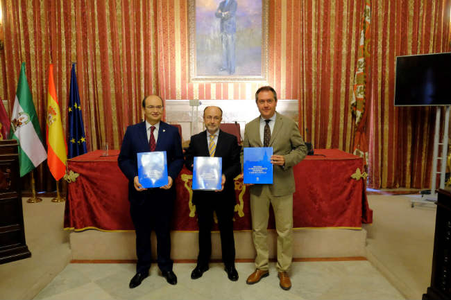 Foto alcalde libro Emasesa