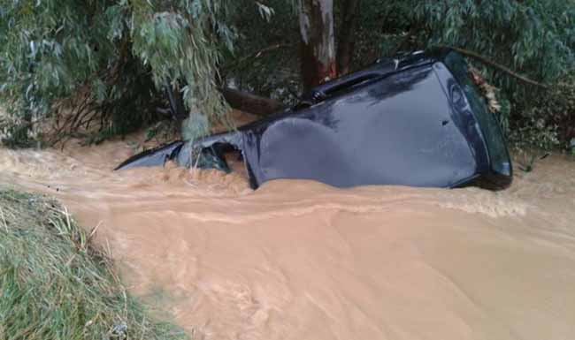 coche-corriente-arroyo-culebras-doshermanasinfo