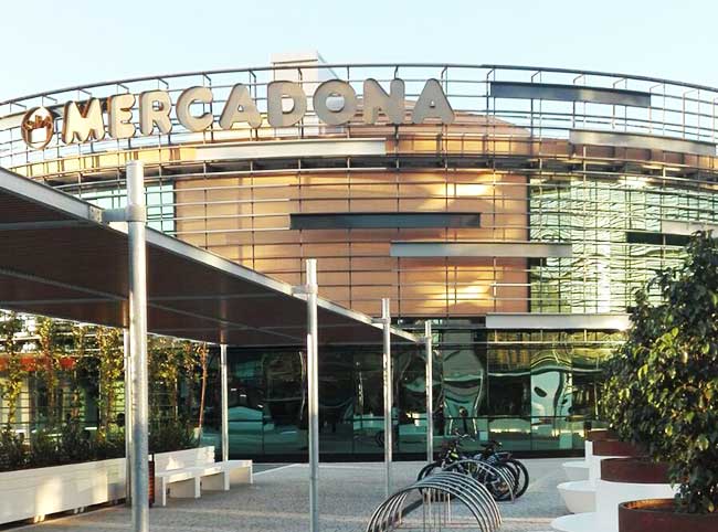 Nuevo supermercado de Mercado en Plaza de Armas/ Jaime Sierra