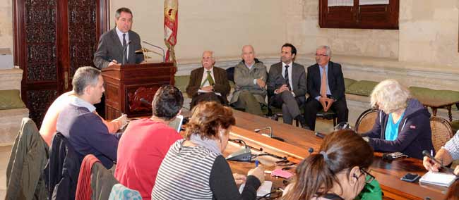 Espadas, en la presentación de las cuentas en el Ayuntamiento de Sevilla