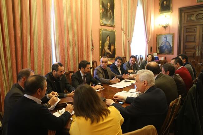 reunion-aerolineas-ayuntamiento-rutas-turismo