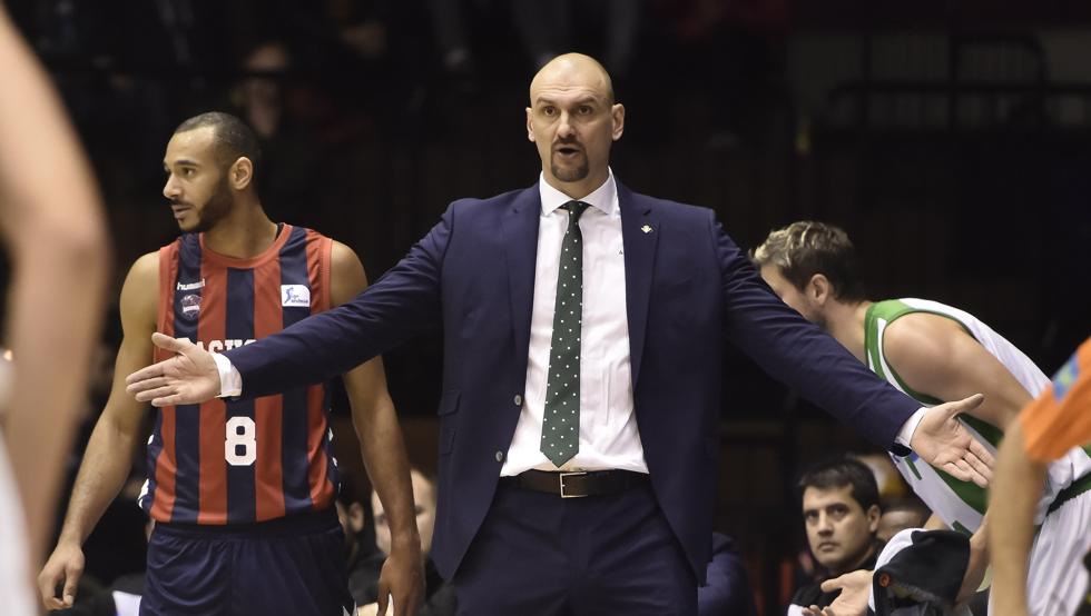 C89-MqLXkAAjkksZan Tabak con vehemencia en uno de los partidos de esta temporada/ ACB Media