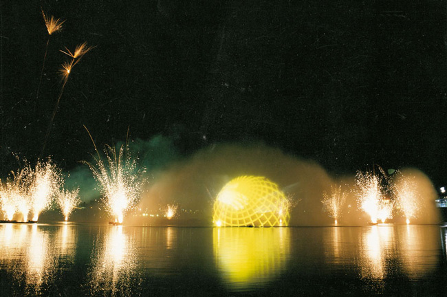 Espectaculo-Lago.-Fuente-Asociacion-Legado-Expo-Sevilla