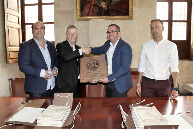 Los-Palacios-y-V-recupera-los-libros-del-S-XVIII-restaurados-por-el-Archivo-General-de-Indias