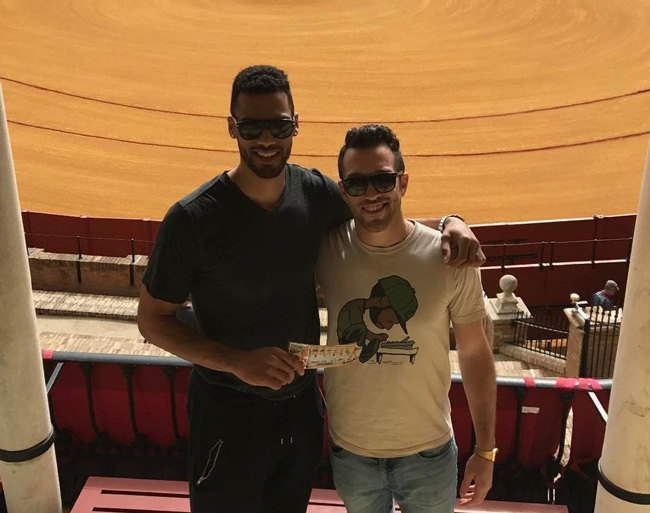 Trent-Lockett-preparado-para-ver-una-corrida-de-toros-en-La-Maestranza