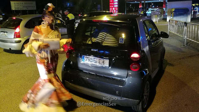 Coche-con-personas-en-el-maletero