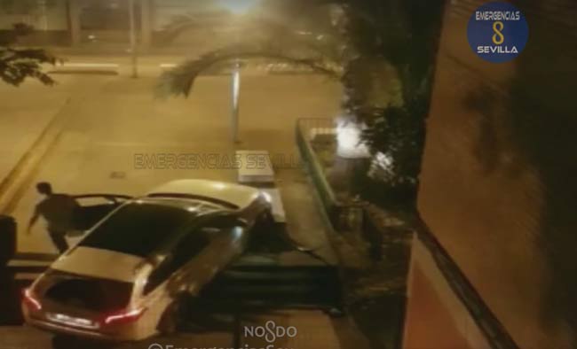 conductor-ebrio-destroza-plaza