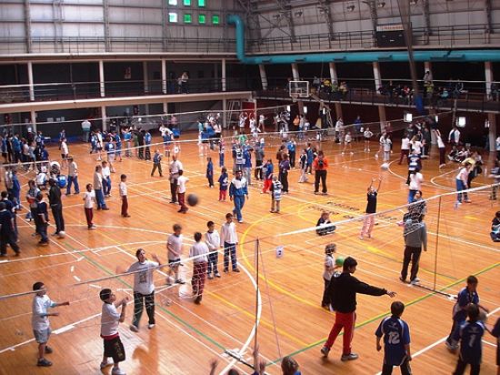 ninos-deporte-jugando-albi