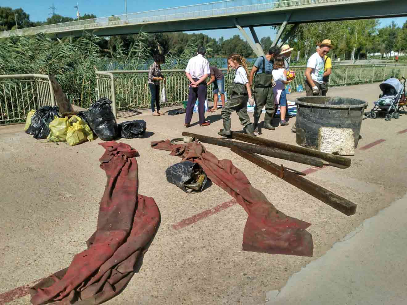 foto-basura-rio-guadalquivir
