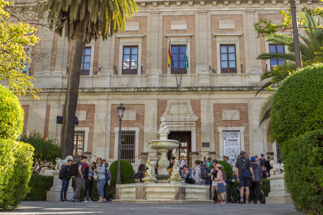 Entrada del Archivo de Indias