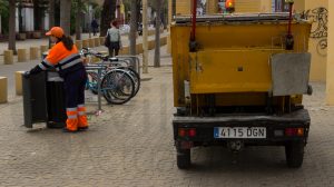 Camión de Lipasam en Alameda de Hércules