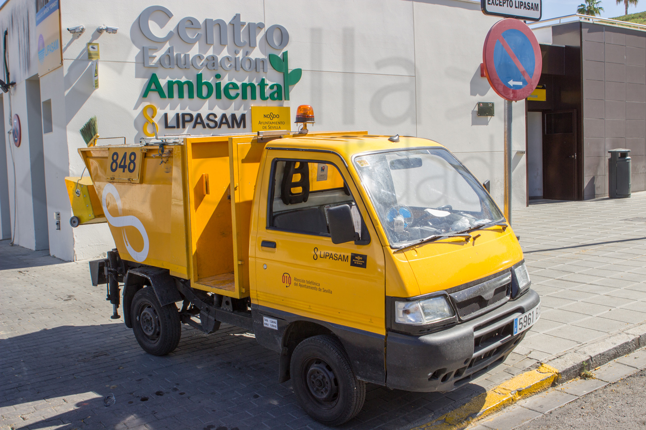 Camión de Lipasam en el Centro Educación Ambiental