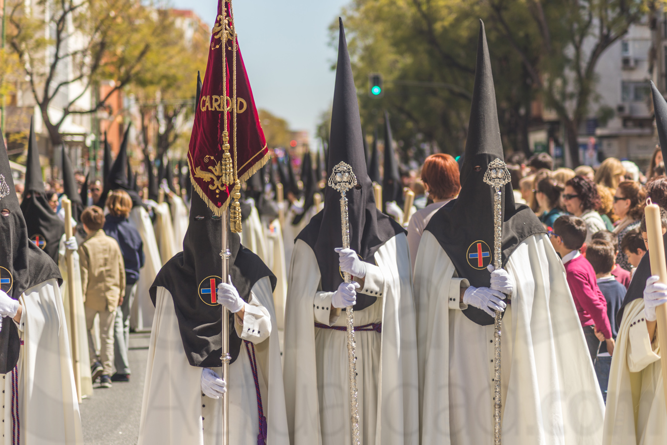 Nazarenos en Luis Montoto