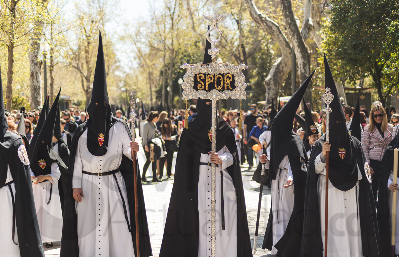 Nazarenos en Parque María Luisa