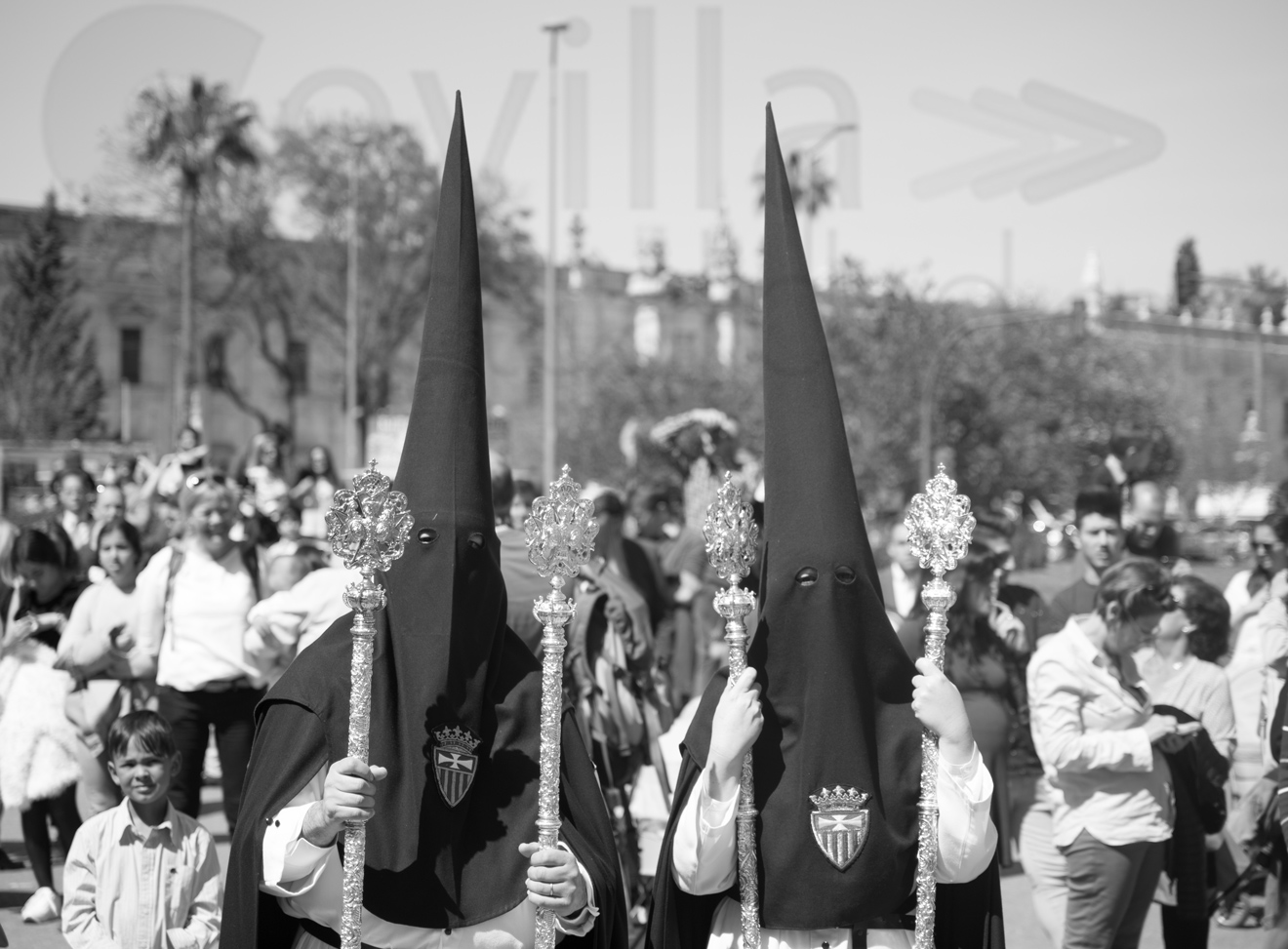 Nazarenos en Parque María Luisa, Lunes Santo