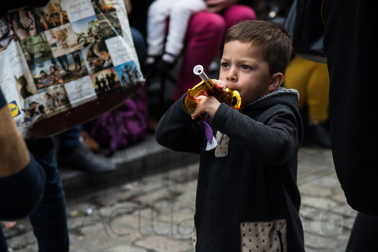 Niño con una trompeta