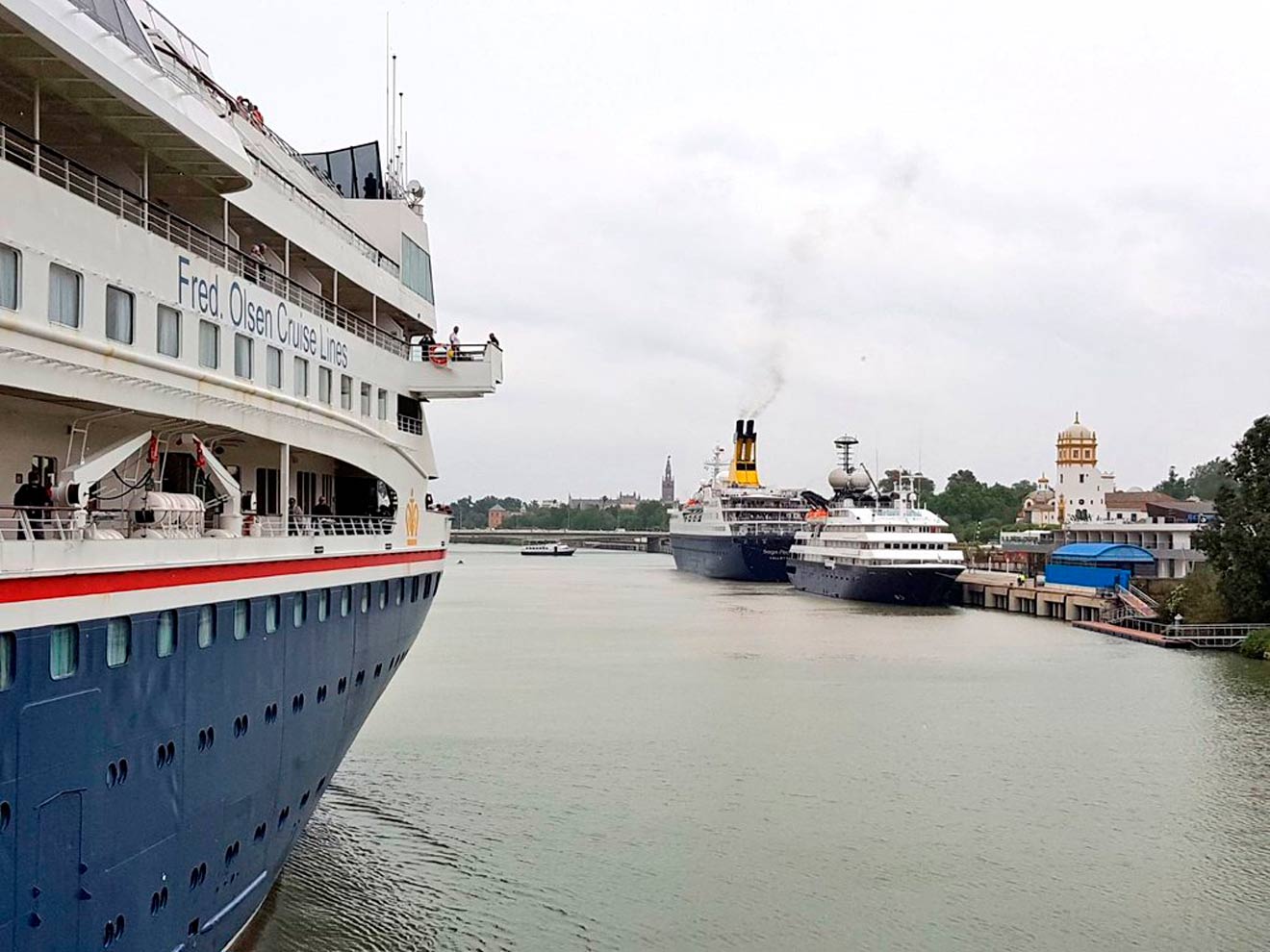 Cruceros en el Muelle de las Delicias el sábado 21 de abril /@Puerto_Sevilla