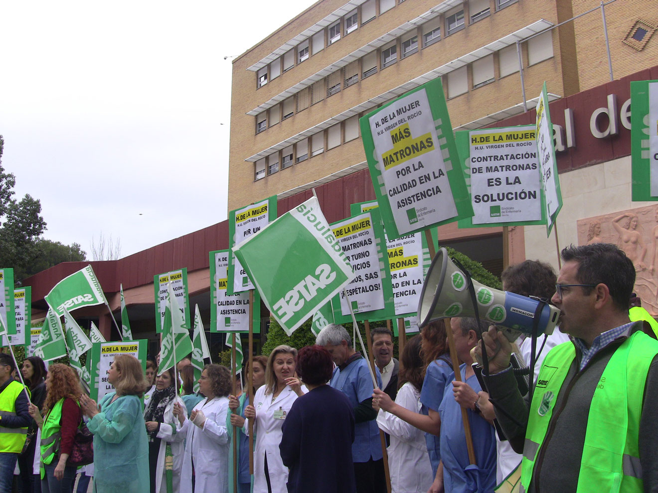 Concentración del Satse ante el Hospital de la Mujer/ SA