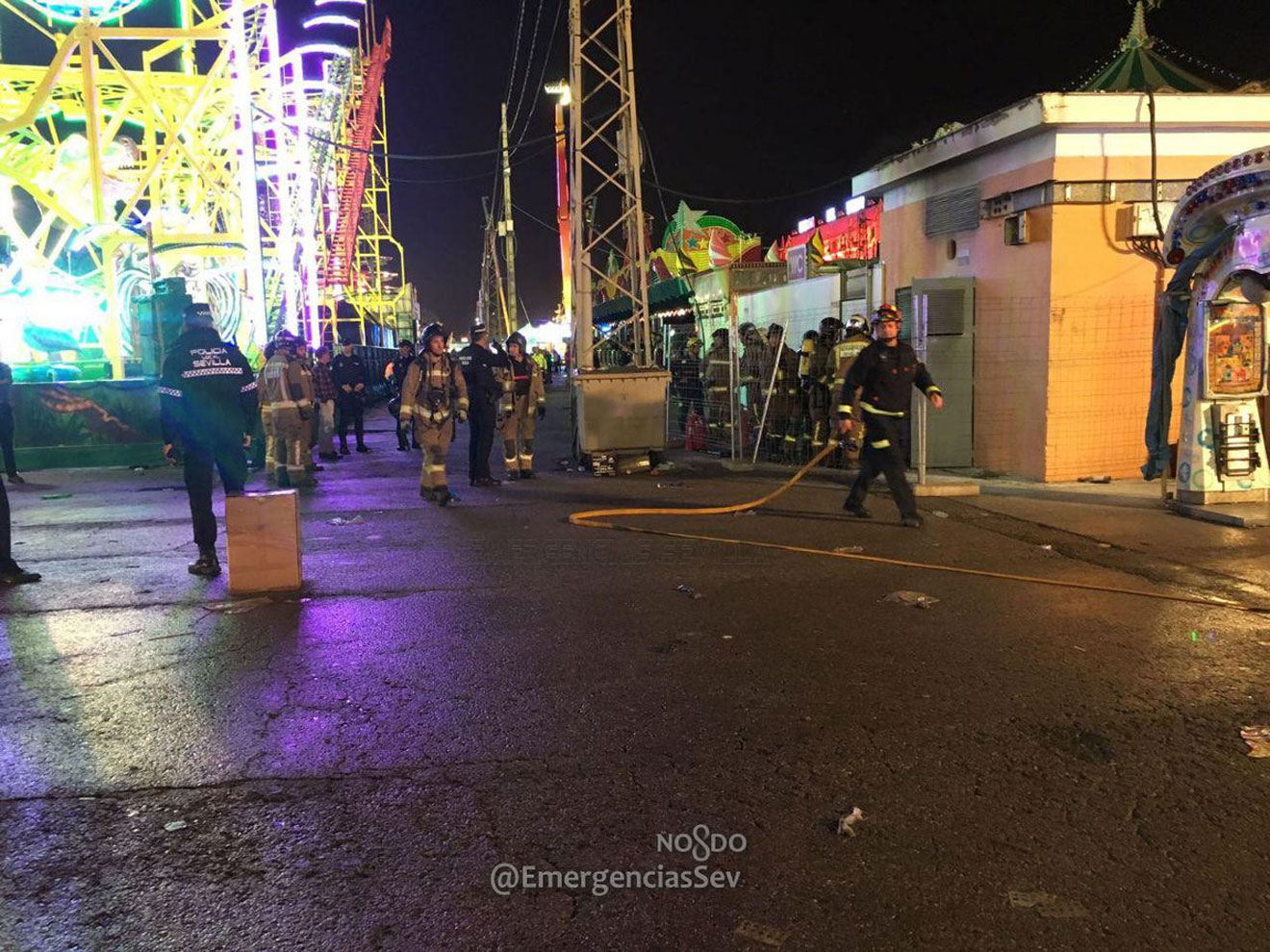 Incendio en calle del infierno /@EmergenciasSev