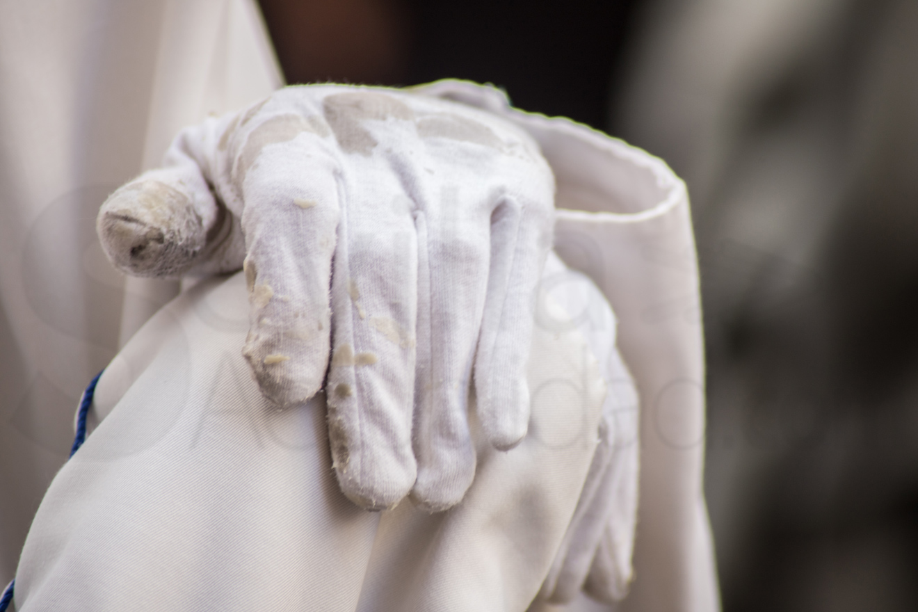 Detalle guantes gastados