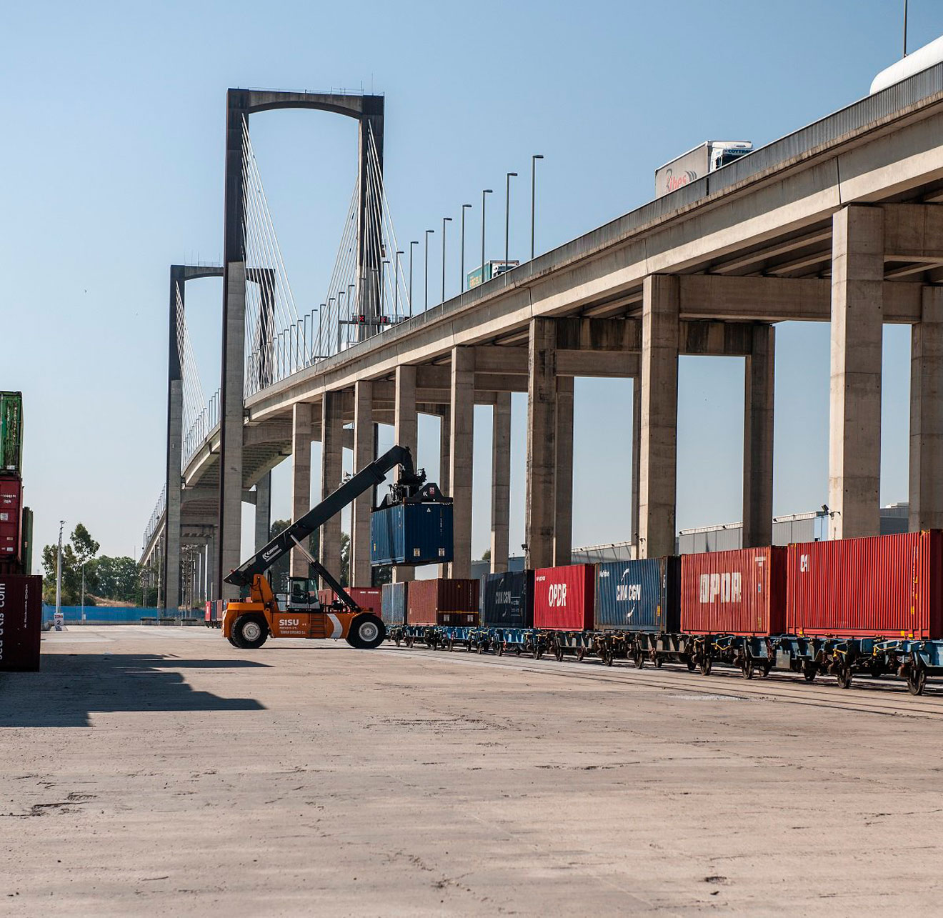 Puente V Centenario /@Puertodesevilla