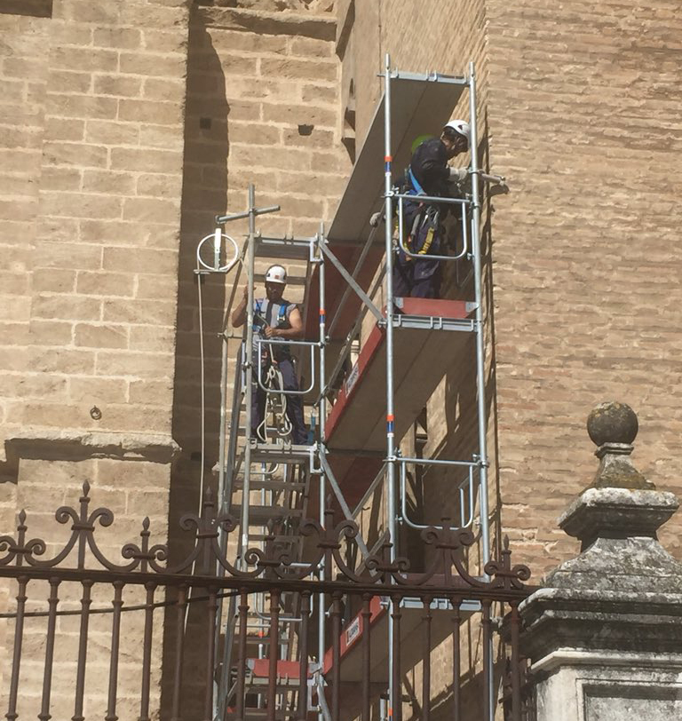 Andamios fachada sur Giralda / @Archisevilla1