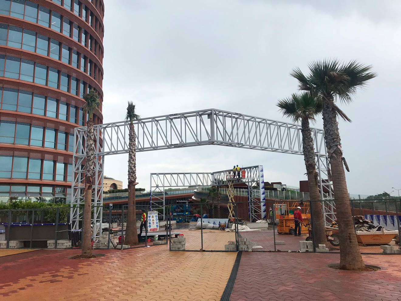 Marquesina del centro comercial /Alberto Martín