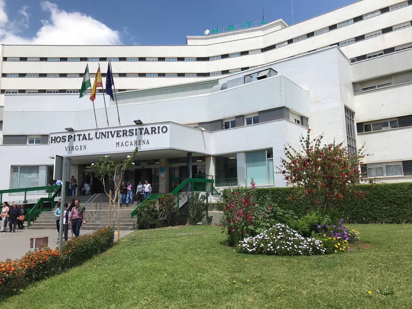 El Hospital Macarena iluminará su portada de rojo /Hospital Macarena