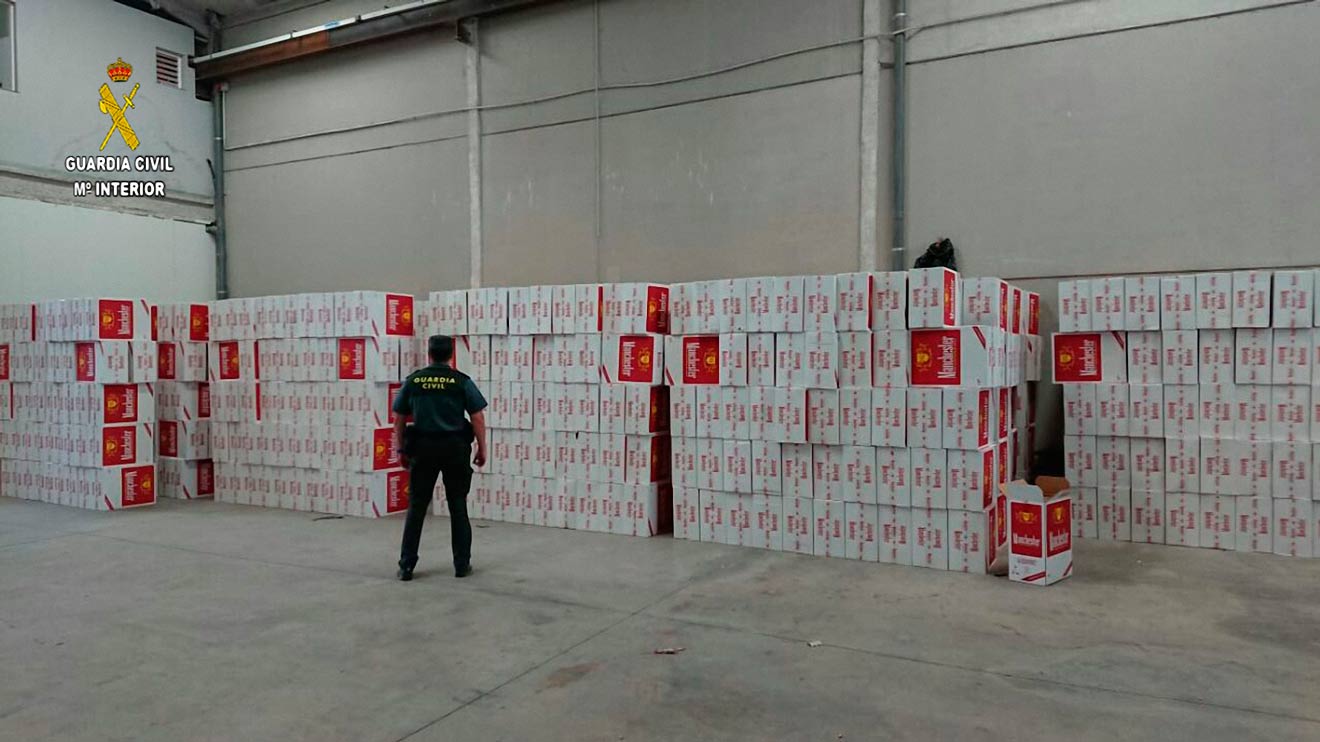 Una de las naves con el tabaco interceptado /Guardia Civil