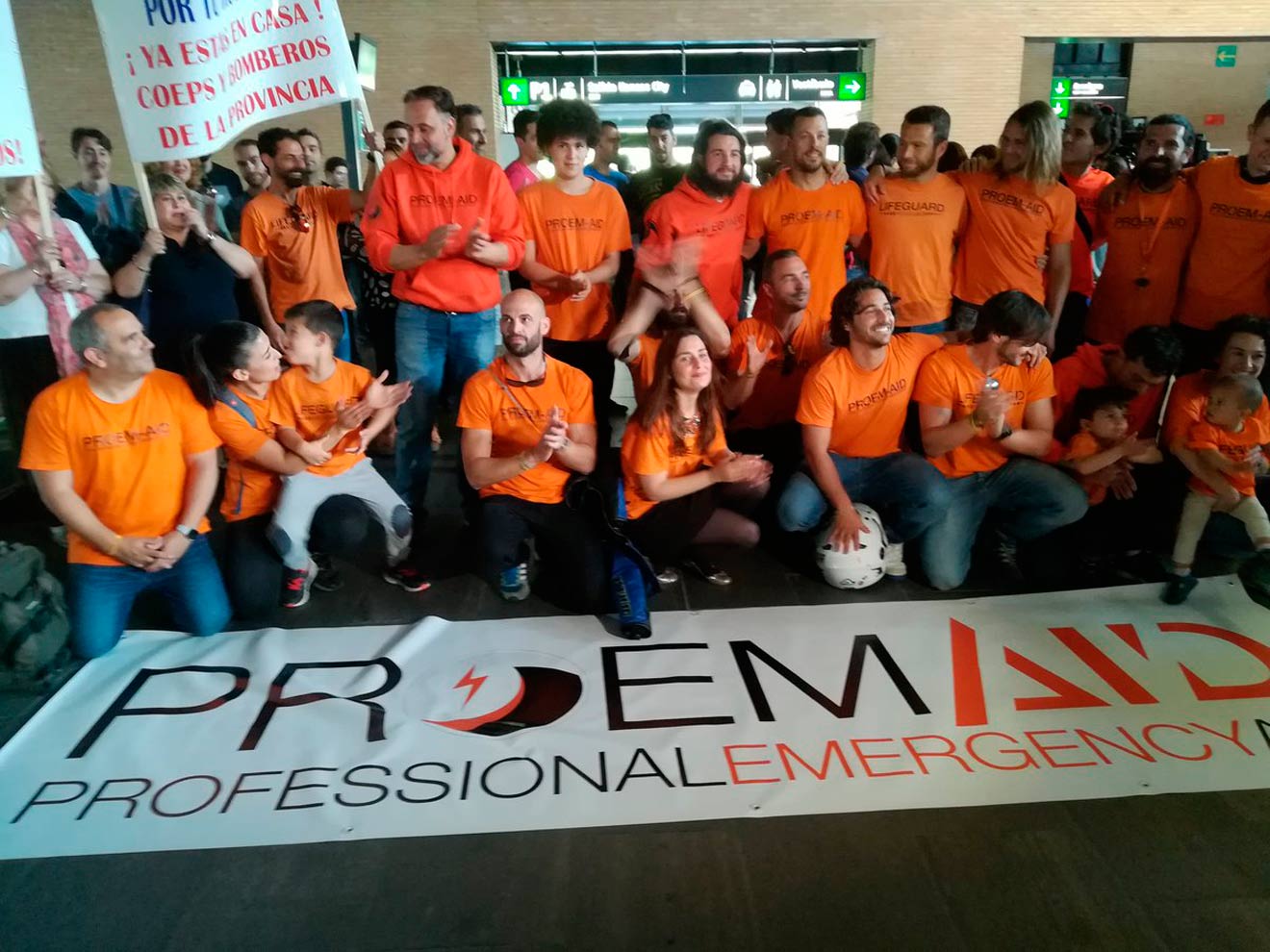 Los bomberos sevillanos a su llegada a Sevilla /@proemaid