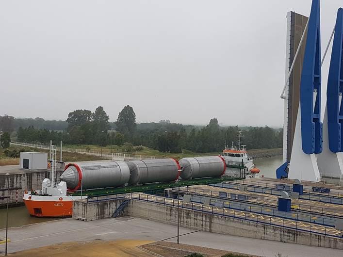 Los tanque de cerveza a su llegada al Puerto /Puerto