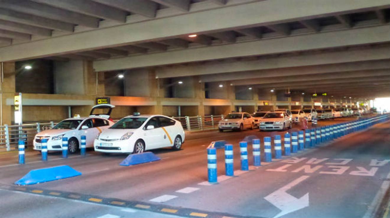 Taxis en el Aeropuerto de Sevilla /SA