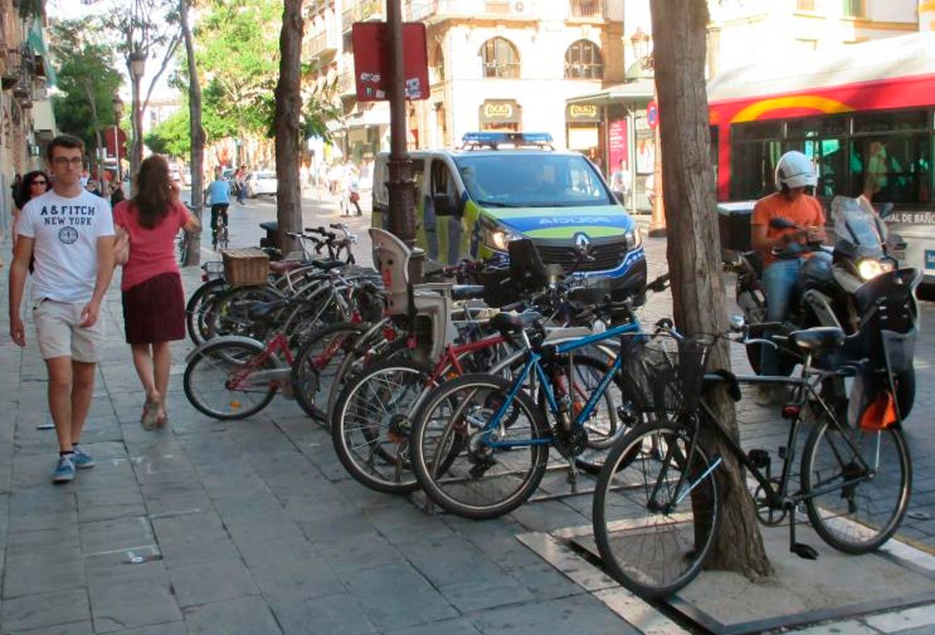 Bicicleteros en La Campana /A Contramano