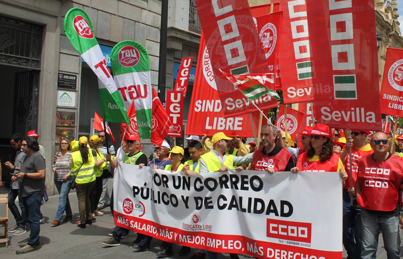 Manifestación de los trabajadores de Correos en Sevilla /CCOO
