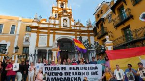 Concentración en demanda de la retirada de símbolos franquistas /IU