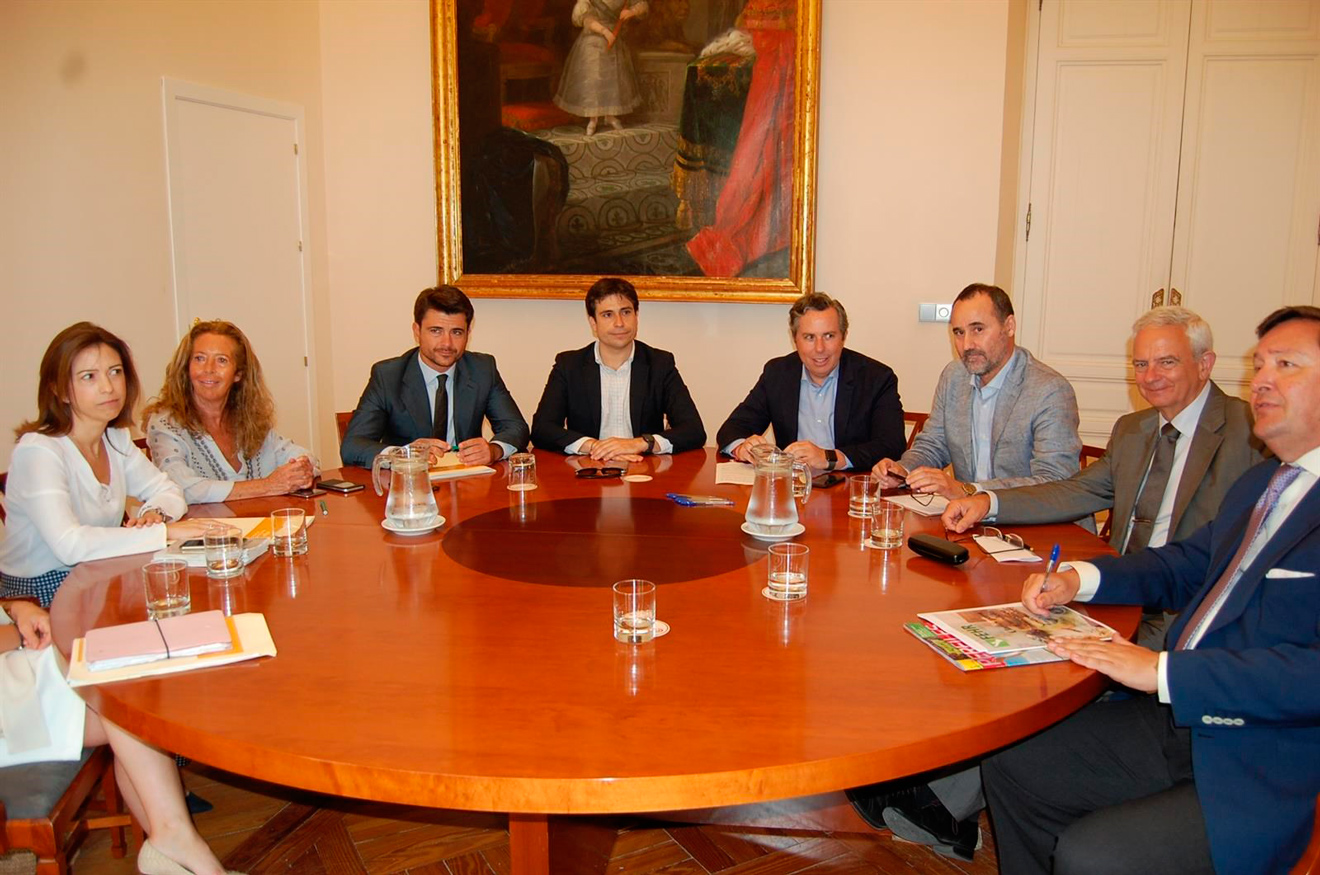 Reunión de la patronal con grupos municipales / CES