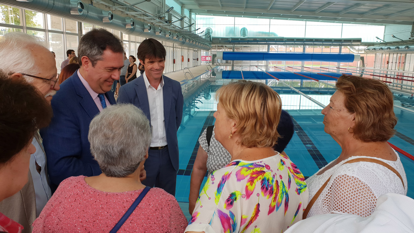 Espadas inaugura la piscina del Tiro de Línea /Ayto. Sevilla