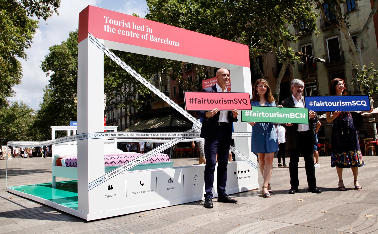 Muñoz en Barcelona en la campaña contra los pisos turísticos /Ayto. Sevilla