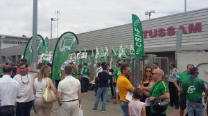 Concentración opositores a las puertas de la sede de Tussam /Participa