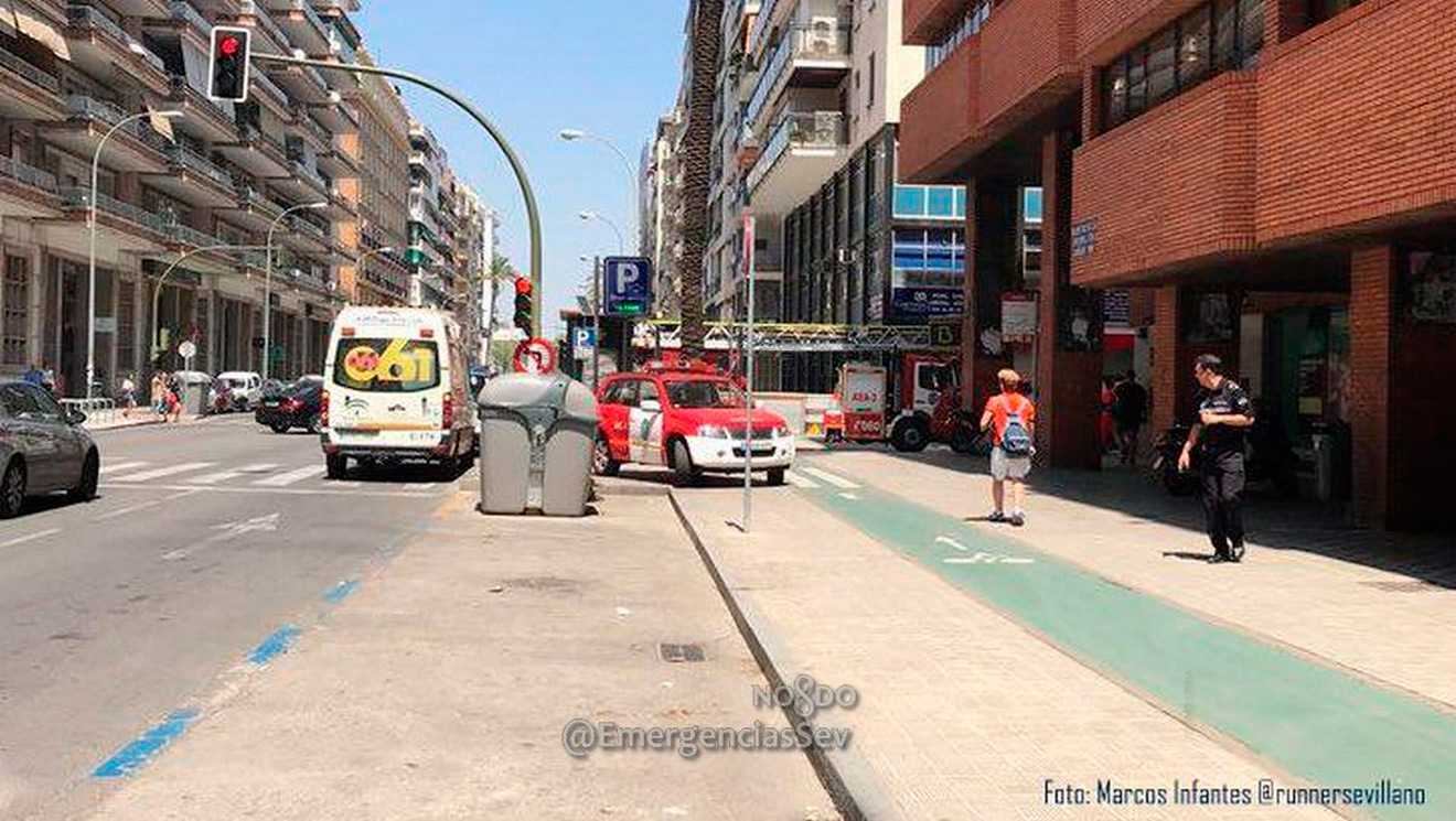 Incendio en parking de Los Remedios /@EmergenciasSev