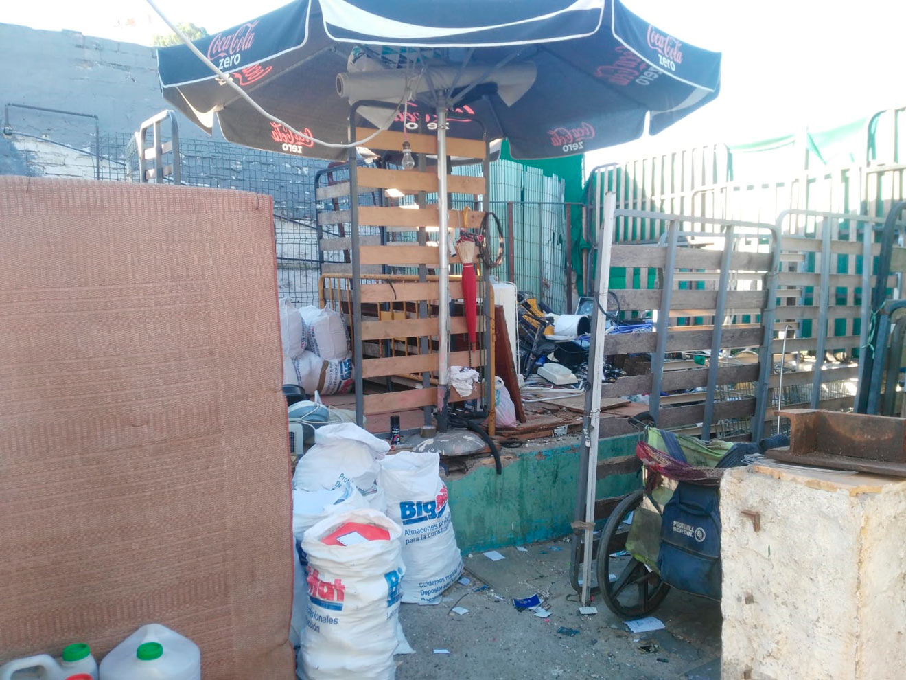 Acopio de chatarra en la barriada Aeropuerto Viejo /Ayto.Sevilla