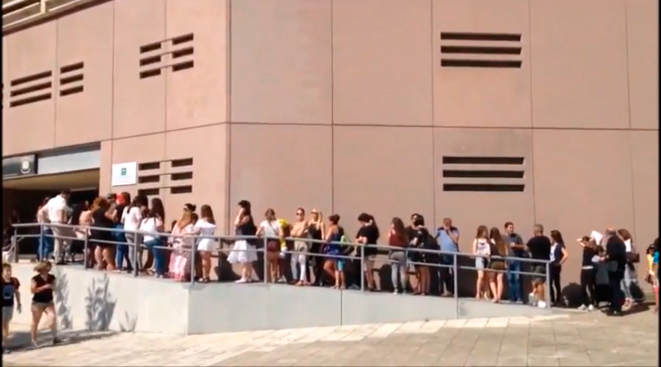 Largas colas al sol para el casting de la segunda temporada de La Peste /SA