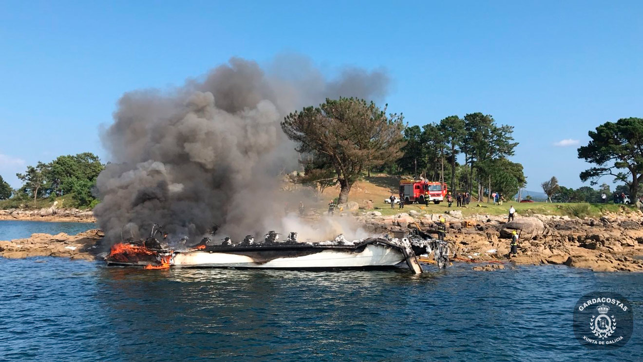 Embarcación que ardió en Pontevedra /Xunta