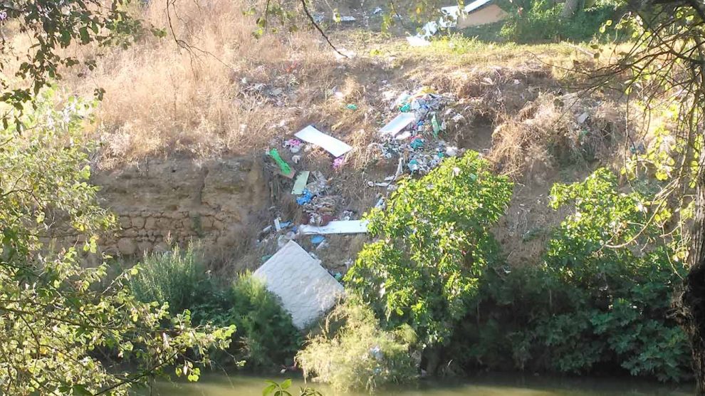 El vertedero en la calle Cadoso /Ecologistas