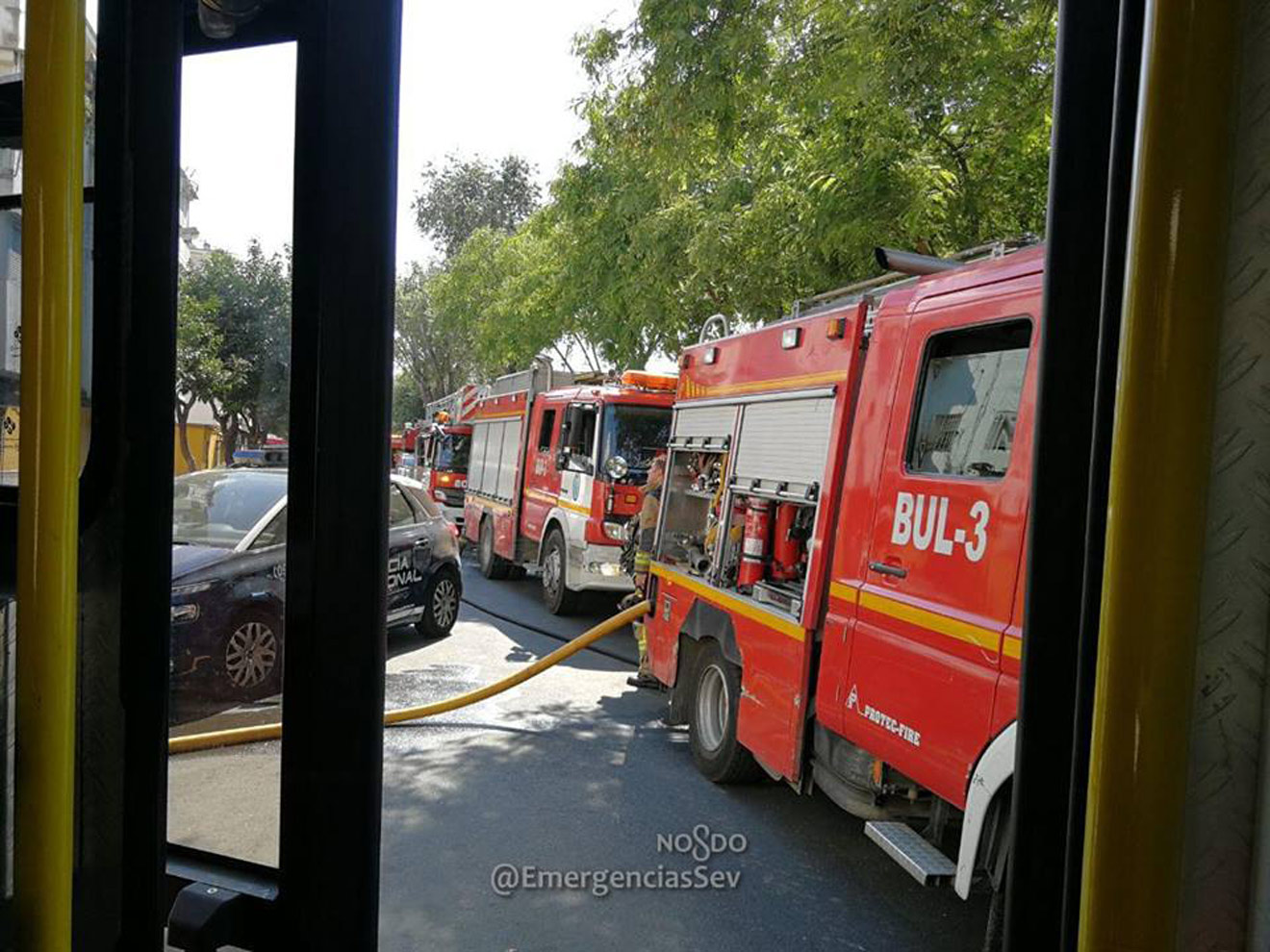 Incendio calle Corvina / @EmergenciasSev