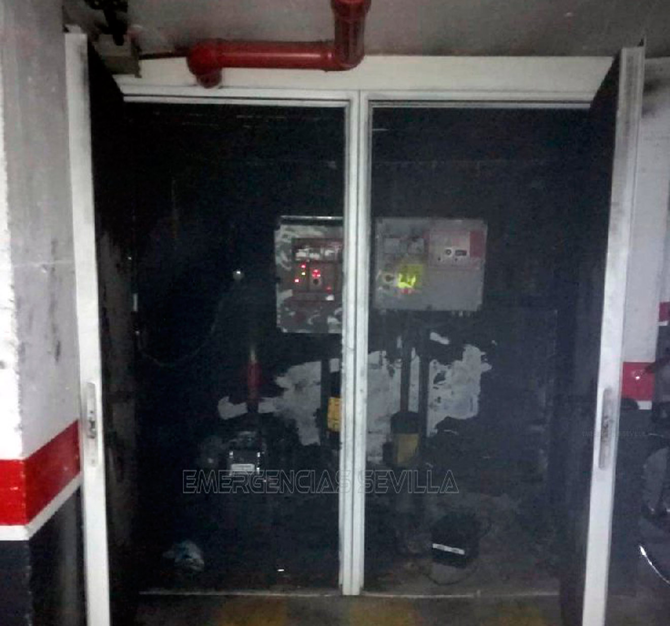 Incendio en un garaje de Triana /@EmergenciasSev
