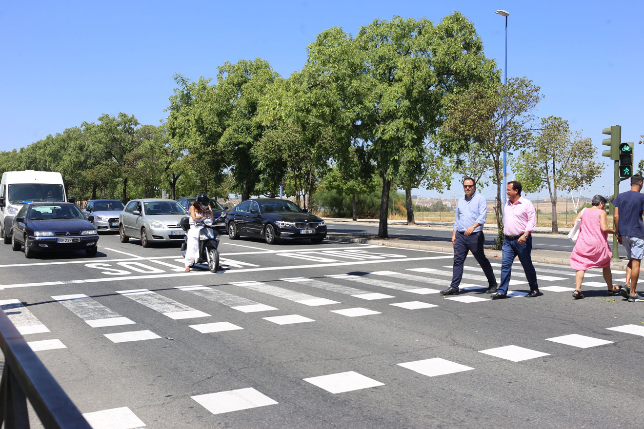 Renovada la pintura de la señalización horizontal /Ayto. Sevilla