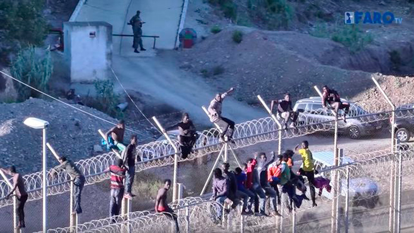 Nuevo salto a la valla de Ceuta /@jucilnacional