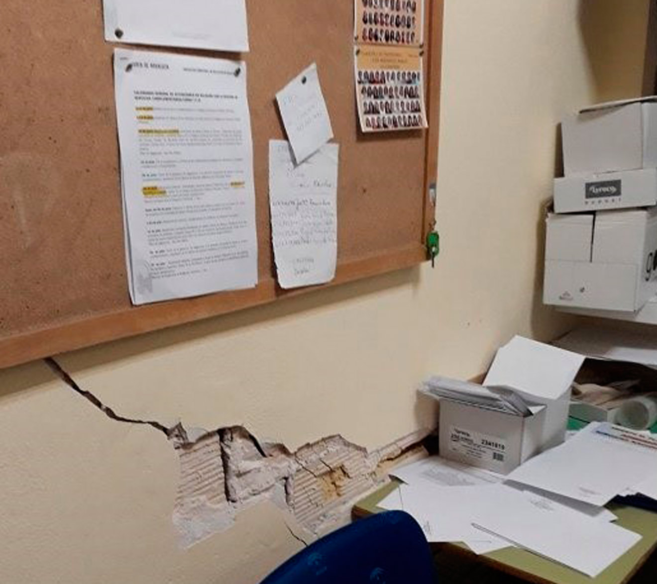 Grietas en el único colegio de La Campana /Ayto. La Campana