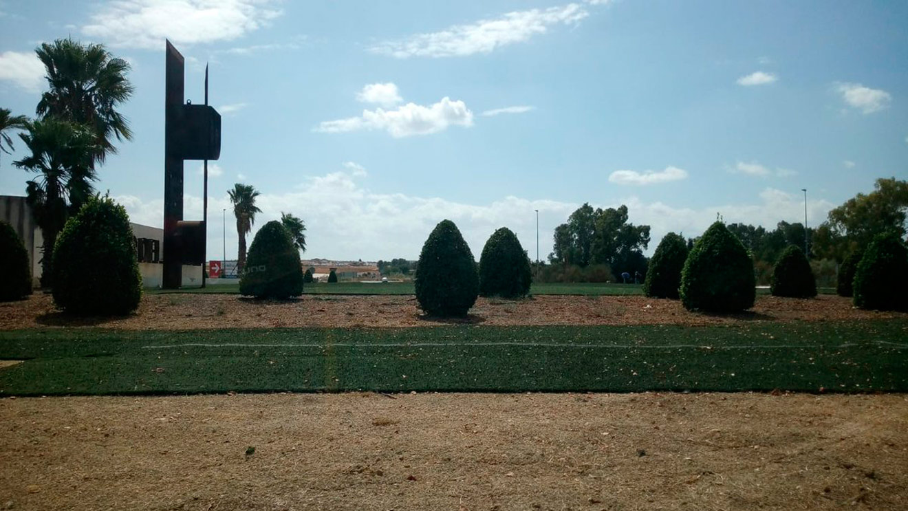 Buscan al ladrón del césped de una rotonda de El Viso /@Inesporro